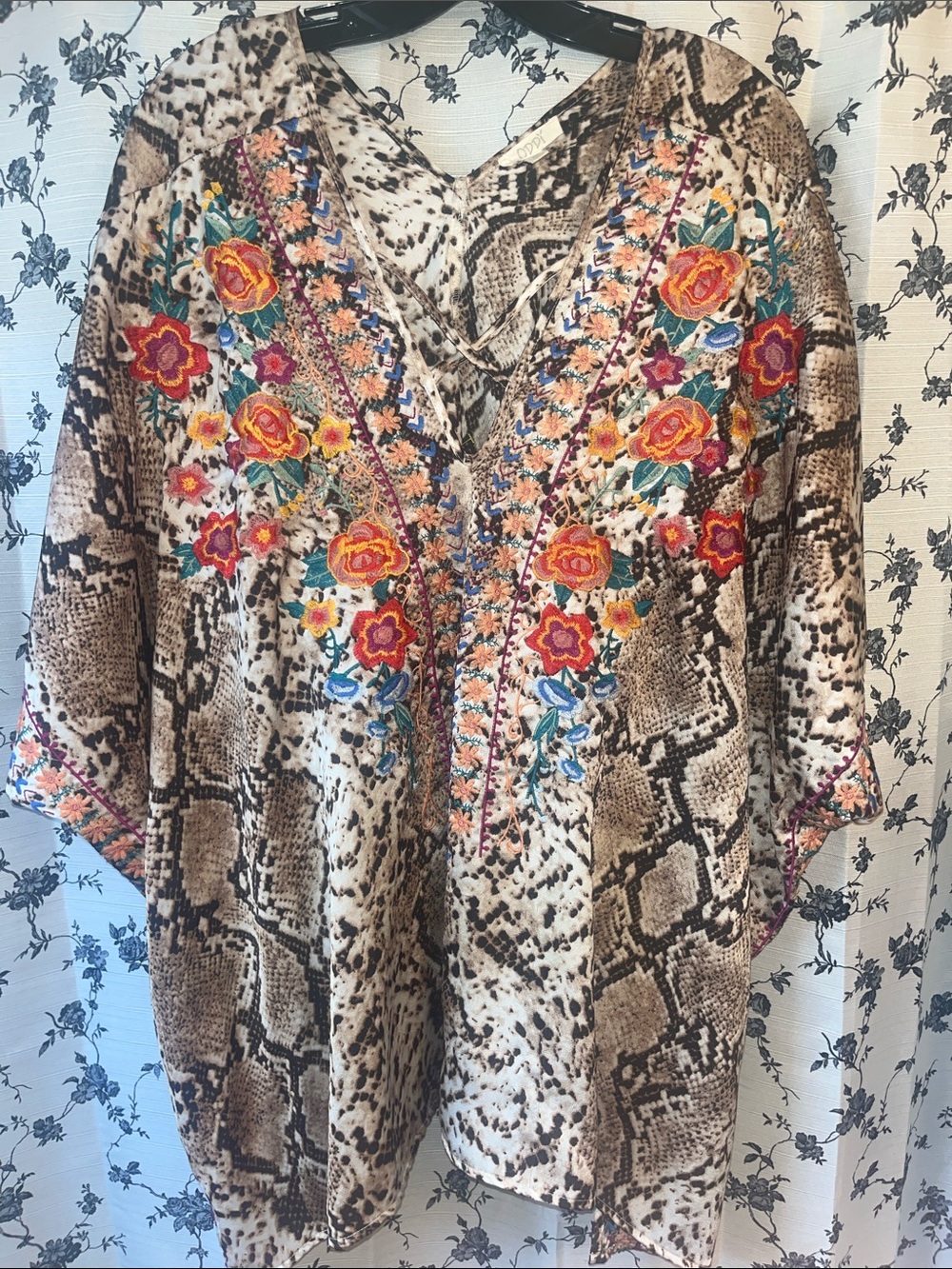 Oddy Snakeskin Print Embroidered Oversized Blouse - Picture 2 of 10